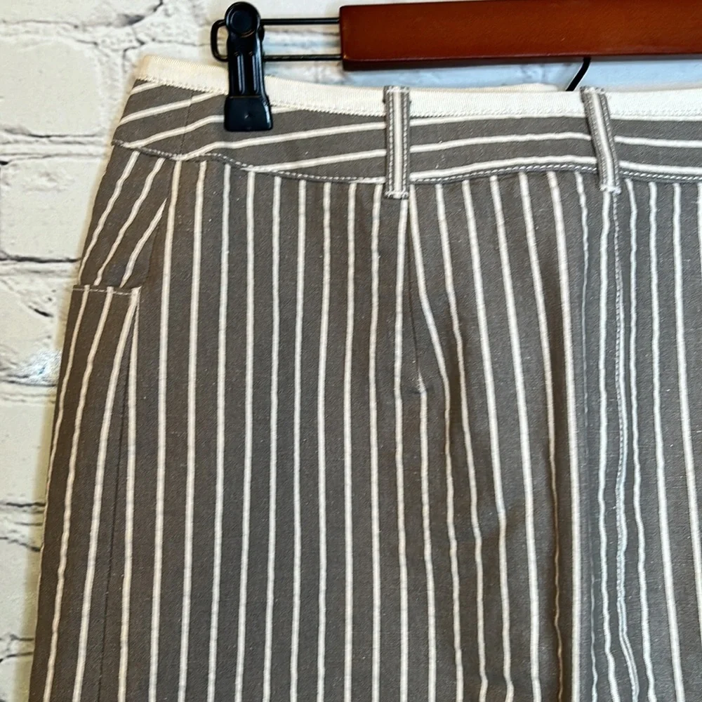 Worth Gray Cream Striped Gold Button Straight Skirt Size 6 Excellent Condition